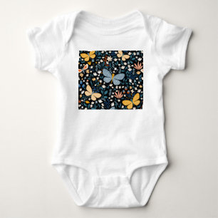 Schmetterlinge Floral: Handgezeichnet Nahtlos. Baby Strampler
