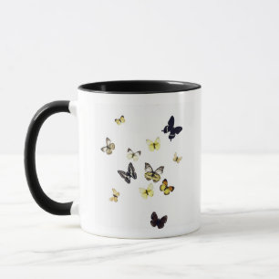 Schmetterlinge geschossen auf Weiß Tasse