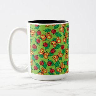Schmetterlinge und Ladybugs auf grünen Blätter Zweifarbige Tasse