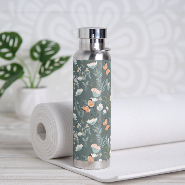 Schmetterlinge und Wildblumen auf dem Schlachtfeld Trinkflasche (Yoga)