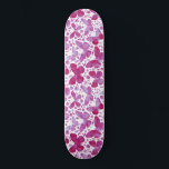 Schmetterlinge Wasserfarbe Magenta Rosa Skateboard<br><div class="desc">Magenta rosa und weiße Aquarellmalt Schmetterlingsmalerei.</div>