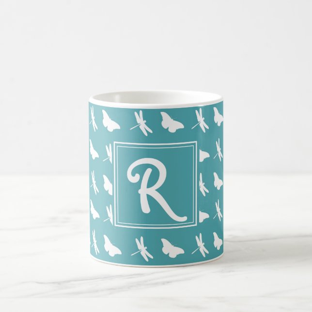 Schmetterlings- und Libellenmuster-Monogramm Kaffeetasse (Mittel)