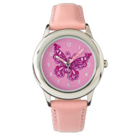 Schmetterlingsmädchen beobachten armbanduhr