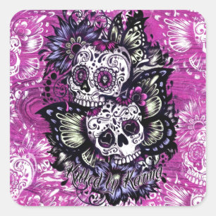 Schmetterlingszuckerschädel auf rosa hölzerner quadratischer aufkleber