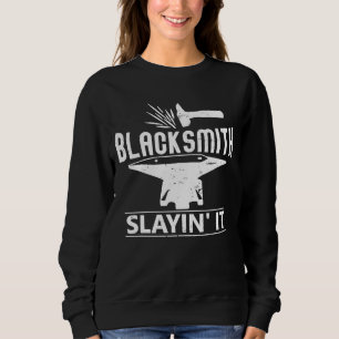 Schmied schlägt für Metallarbeiter Schwarzschmied  Sweatshirt