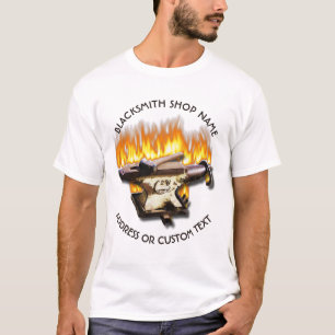 Schmiedegeschäft mit Ambosse und Hammer im Feuer T-Shirt
