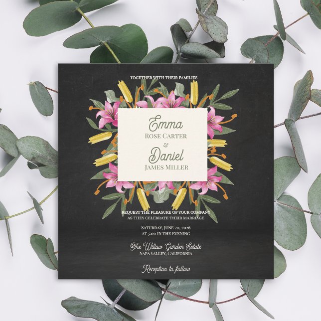 Schmollmund-Rouge Lily Elegant Romantische Schwarz Einladung (Moody Blush Lily Black Wedding Invitation | Elegant Dark Floral Botanical Evening Wedding Invite)