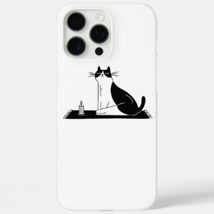 Schmuckkatze meditiert auf Matte mit Kerzenlicht iPhone 16 Pro Max Hülle