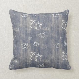 Schmuddelige blaue und cremefarbene Schmetterlings Kissen