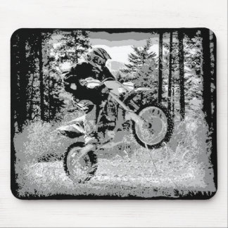 Schmutzfahrrad, das in das Holz sich dreht Mousepad