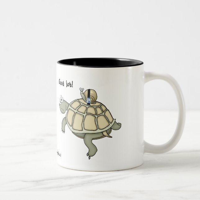 Schnalle oben! Cartoonschildkröte und -schnecke Zweifarbige Tasse (Rechts)