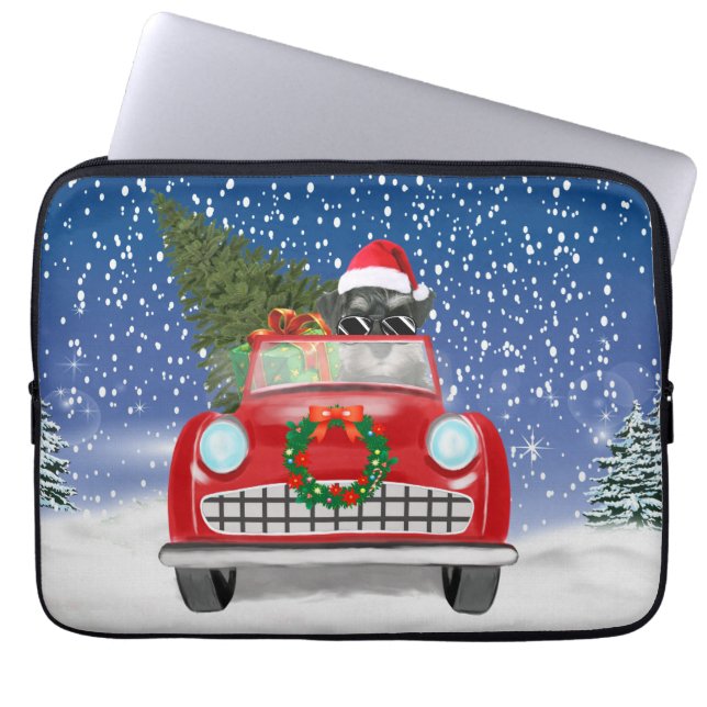 Schnauzer Dog Autofahrer im Schnee Weihnachten Laptopschutzhülle (Vorderseite)