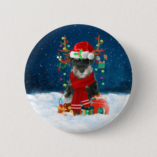 Schnauzer Hund im Schnee mit Weihnachtsgeschenken Button (Vorderseite)