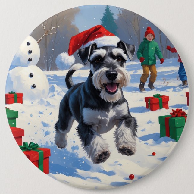 Schnauzer läuft im Schnee mit Weihnachtshut Button (Vorderseite)