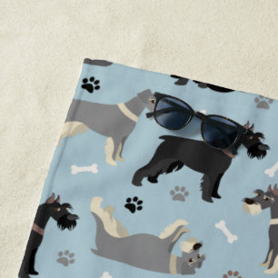 Schnauzer Paws und Knochen Strandtuch