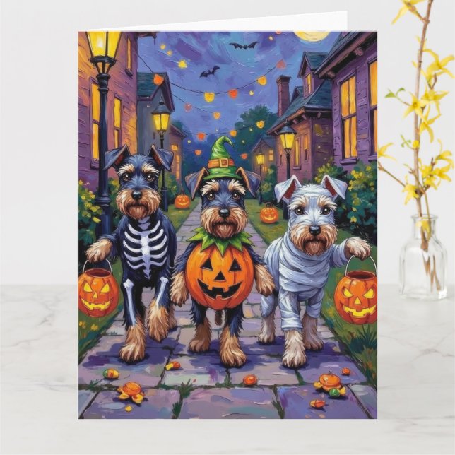 Schnauzer Trick-or-Treating in Halloween Costumes Karte (Gelbe Blume)