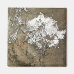 Schneabdeckungen die felsigen Berge in vereinigtem Magnet