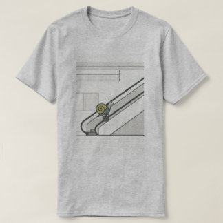 Schnecke auf dem Escalator - Minimalistisches T-Sh T-Shirt