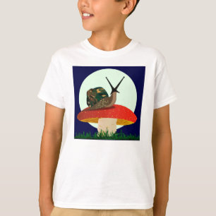 Schnecke auf einem Pilz-T-Shirt T-Shirt