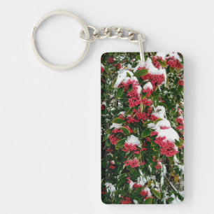 Schnee auf den roten Beeren Schlüsselanhänger