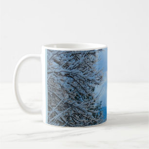 Schnee auf Pinien im Colorado Rocky Mountains Tasse