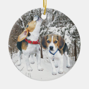 Schnee-Beagle-Welpen in der Keramik Ornament