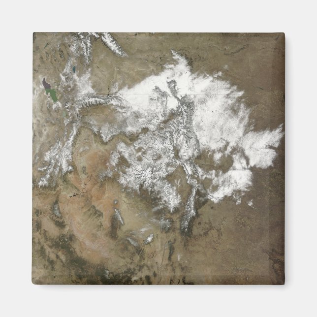 Schnee bedeckt das Rocky Mountains im Vereinigten  Magnet (Vorne)