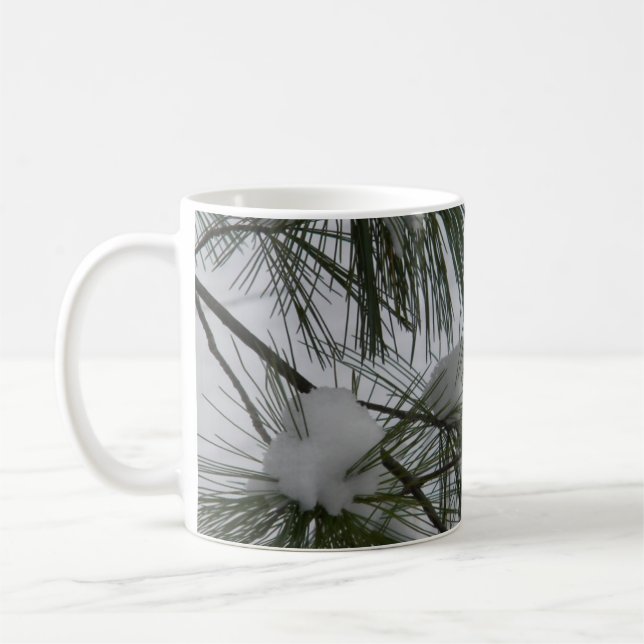 Schnee bedeckte Kiefern-Nadeln Tasse (Links)