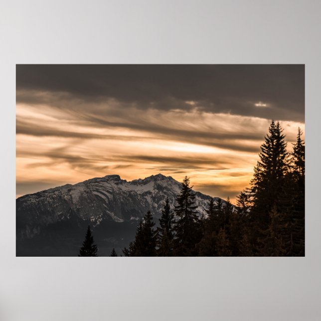 SCHNEE BEDECKTER BERG WÄHREND DES SONNENS POSTER (Vorne)