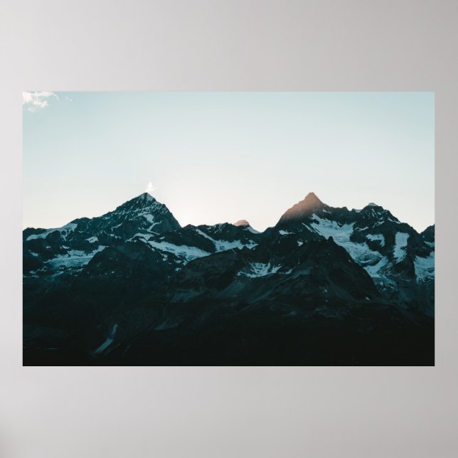 SCHNEE BEDECKTER BERG WÄHREND DES TAGES2 POSTER (Vorne)