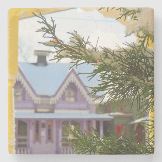 Schnee, Evergreen und Hütten - Martha's Vineyard Steinuntersetzer (Vorderseite)