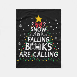 Schnee fällt in Büchern und nennt Weihnachtsbaum Fleecedecke