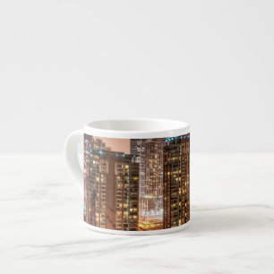 Schnee fällt über Skyline am Abend in Chicago Espressotasse