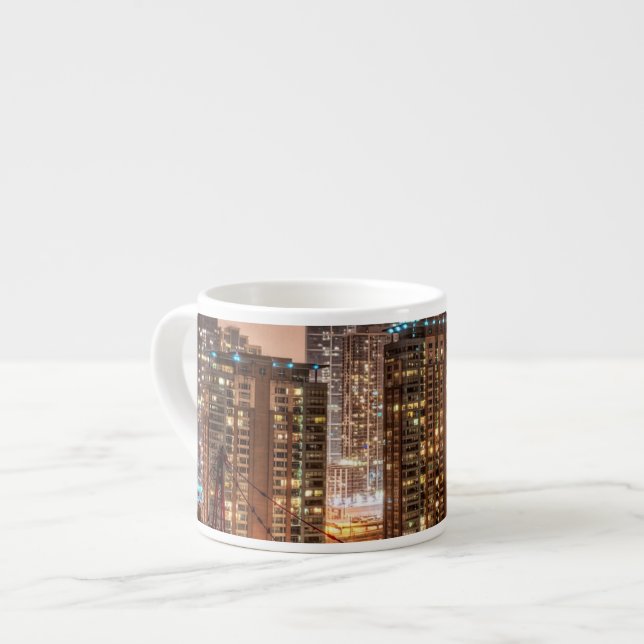 Schnee fällt über Skyline am Abend in Chicago Espressotasse (Vorderseite Links)