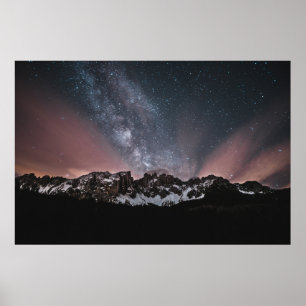 SCHNEE GEDECKTER BERG UNTER STARRY NACHT POSTER