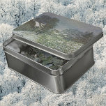 Schnee in Argenteuil von Claude Monet Puzzle<br><div class="desc">Snow at Argenteuil II (1874) von Claude Monet ist ein Vintag impressionistisches Landschaftsgemälde. Ein Wintertag mit einer Schneeszene mit Bäumen und Häusern im Hintergrund in der Stadt Argenteuil, Frankreich. Über den Künstler: Claude Monet (1840-1926) war Gründer der französischen impressionistischen Malerei, wobei die meisten seiner Gemälde "en plein air" (im Freien)...</div>