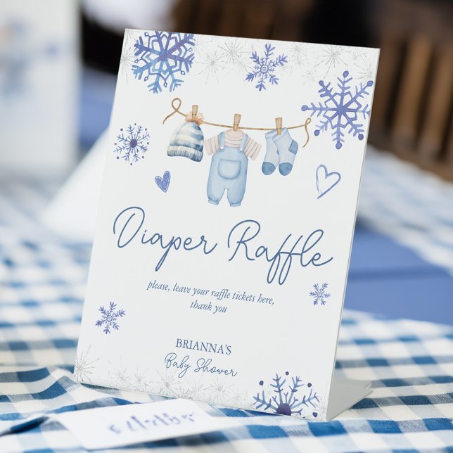 Schnee in der Liebe Winter Baby Dusche Windelpreis Sockelschild (Snow in love blue snowflakes clothes line winter baby shower diaper raffle pedestal table sign )