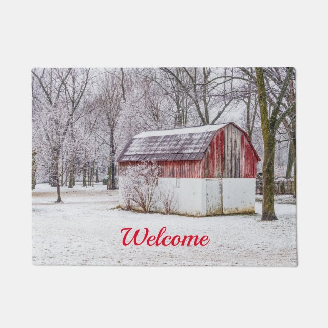 Schnee in der Roten Scheune Willkommenmatte Fußmatte (Vorderseite)