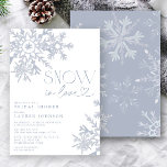 Schnee in Liebe Schneeflocken Winter Brautparty Einladung<br><div class="desc">Mit dem "Snow In Liebe Snowflake Winter Bridal Shower Invitation" präsentiert sich ein elegant gefertigtes Stück, das die ruhige Schönheit eines Winterwunderlandes perfekt einfängt. Dieses Design zeichnet sich durch zarte Schneeflocken in Aquarelltönen aus, die für Reinheit und Ruhe sorgen, da sie Ihre Botschaft subtil umrahmen. Die coolen, eisigen Farbtöne von...</div>