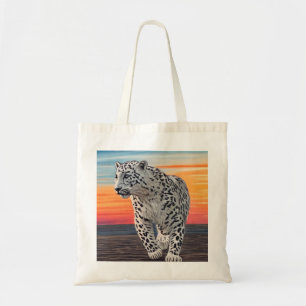 Schnee Leopard Wandern am Strand bei Sonnenunterga Tragetasche