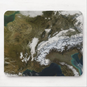 Schnee, Nebel und niedrige Wolken im Western Europ Mousepad
