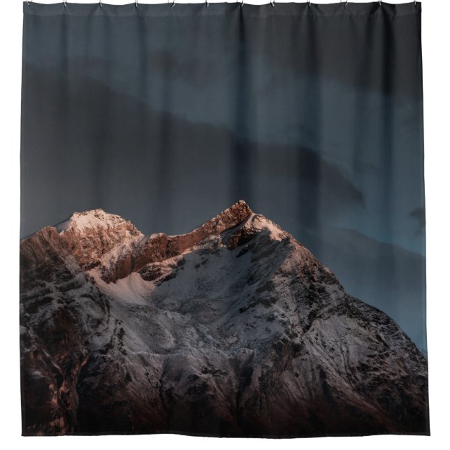 SCHNEE ÜBERDECKTER BERG UNTER BLAUEM HIMMEL DUSCHVORHANG (Vorderseite)
