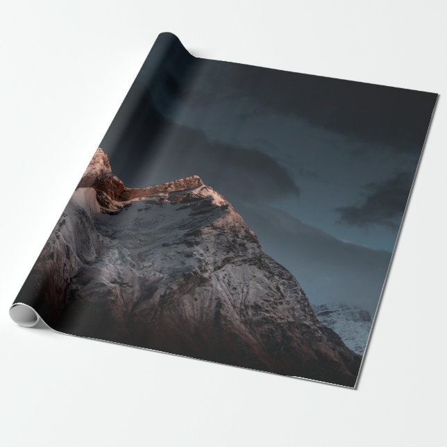 SCHNEE ÜBERDECKTER BERG UNTER BLAUEM HIMMEL GESCHENKPAPIER (Ungerollt)