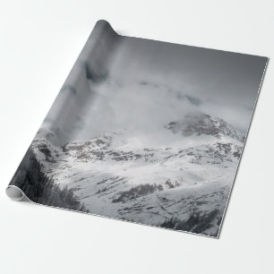 SCHNEE ÜBERDECKTER BERG UNTER SCHLAUBERHEIT AM TAG GESCHENKPAPIER