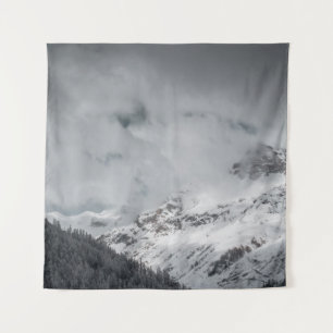 SCHNEE ÜBERDECKTER BERG UNTER SCHLAUBERHEIT AM TAG WANDTEPPICH