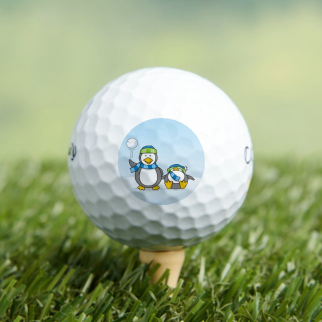 Schneeballwerfende Pinguine Golfball (Insitu T-Shirt)