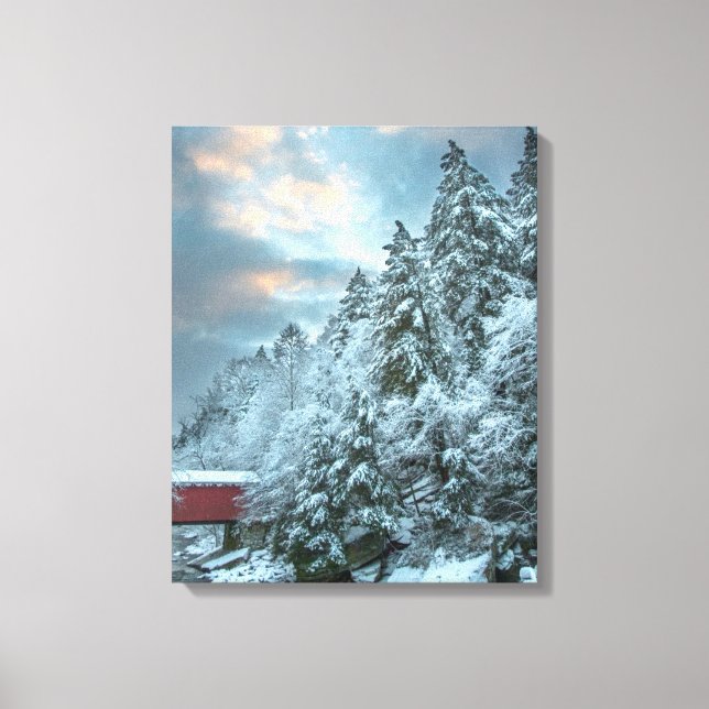 Schneebaume über die Landschaft der Covered Bridge Leinwanddruck (Vorderseite)