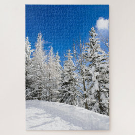 Schneebäume unter einem klaren blauen Himmel im Puzzle