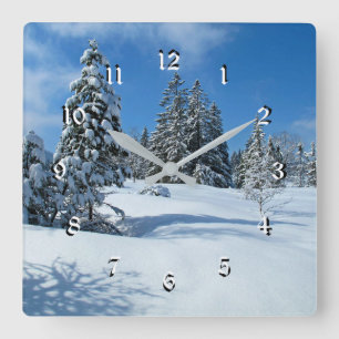 Schneebedeckte Bäume, schöne Winterlandschaft Quadratische Wanduhr