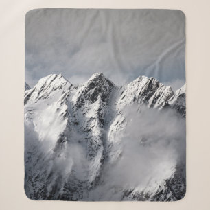 SCHNEEBEDECKTE BERGE SHERPADECKE